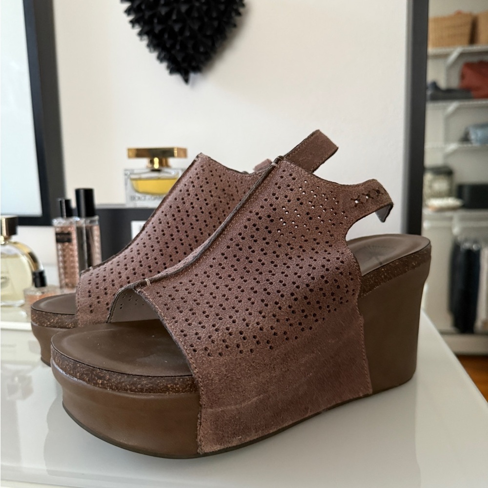 OTBT Brown Woven Platform Sandals